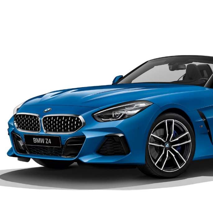 BMW Z4 Roadster с пакетом M Sport, вид спереди с поворотом в три четверти G29